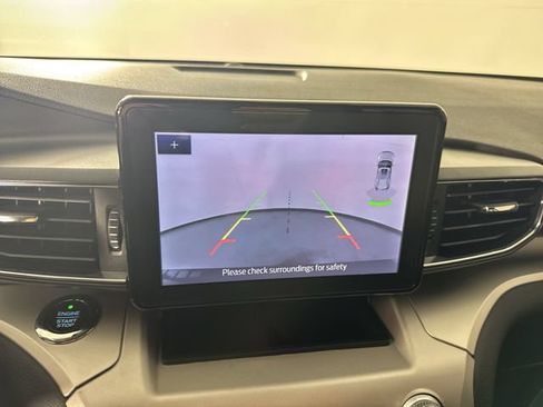 Used 2020 Ford Explorer XLT w/ Equipment Group 202A AWD/4WD image 9
