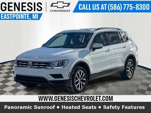 Used 2018 Volkswagen Tiguan SE w/ Panoramic Sunroof Package image 1