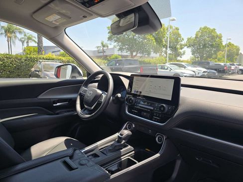 Certified 2026 Toyota Grand Highlander FWD image 11