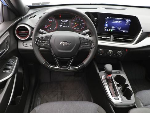 Used 2024 Chevrolet Trax RS w/ Sunroof Package image 13