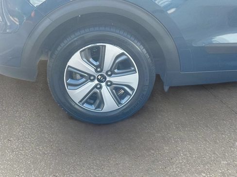 Used 2019 Kia Niro EX FWD image 28