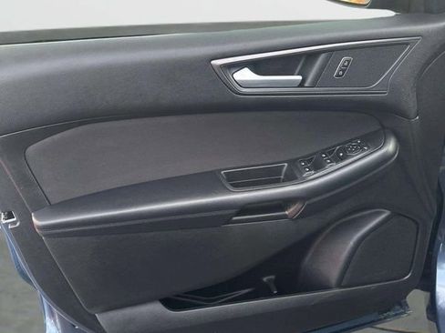 Used 2018 Ford Edge SE image 22