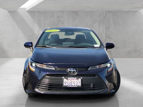 Used 2025 Toyota Corolla LE image 2