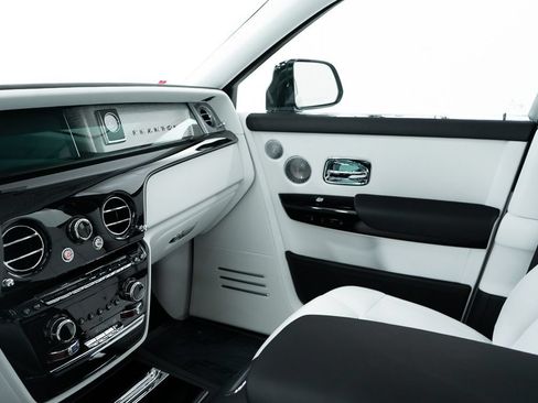 Certified 2026 Rolls-Royce Phantom Sedan RWD image 35