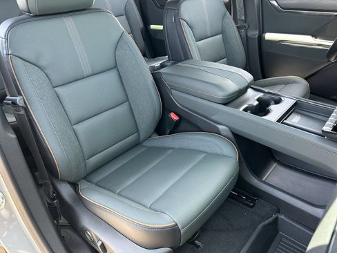 New 2026 GMC Acadia AT4 w/ Luxury Package AWD/4WD image 28
