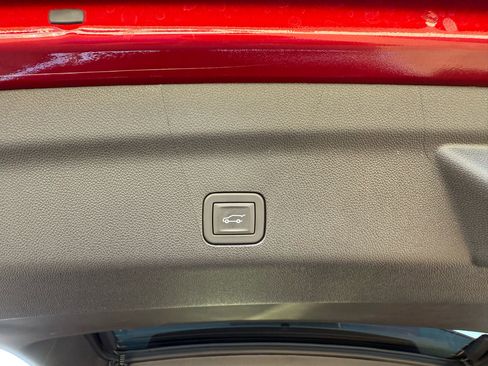 Used 2025 Chevrolet Tahoe High Country image 22