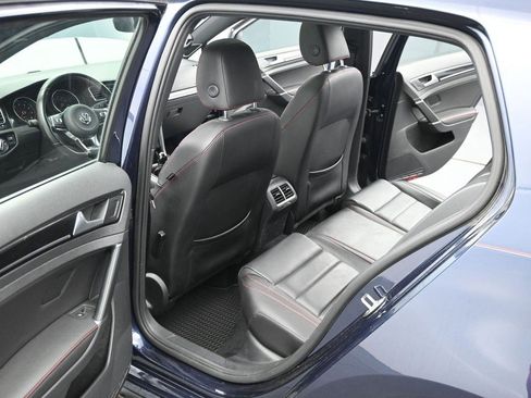 Used 2017 Volkswagen GTI SE image 10
