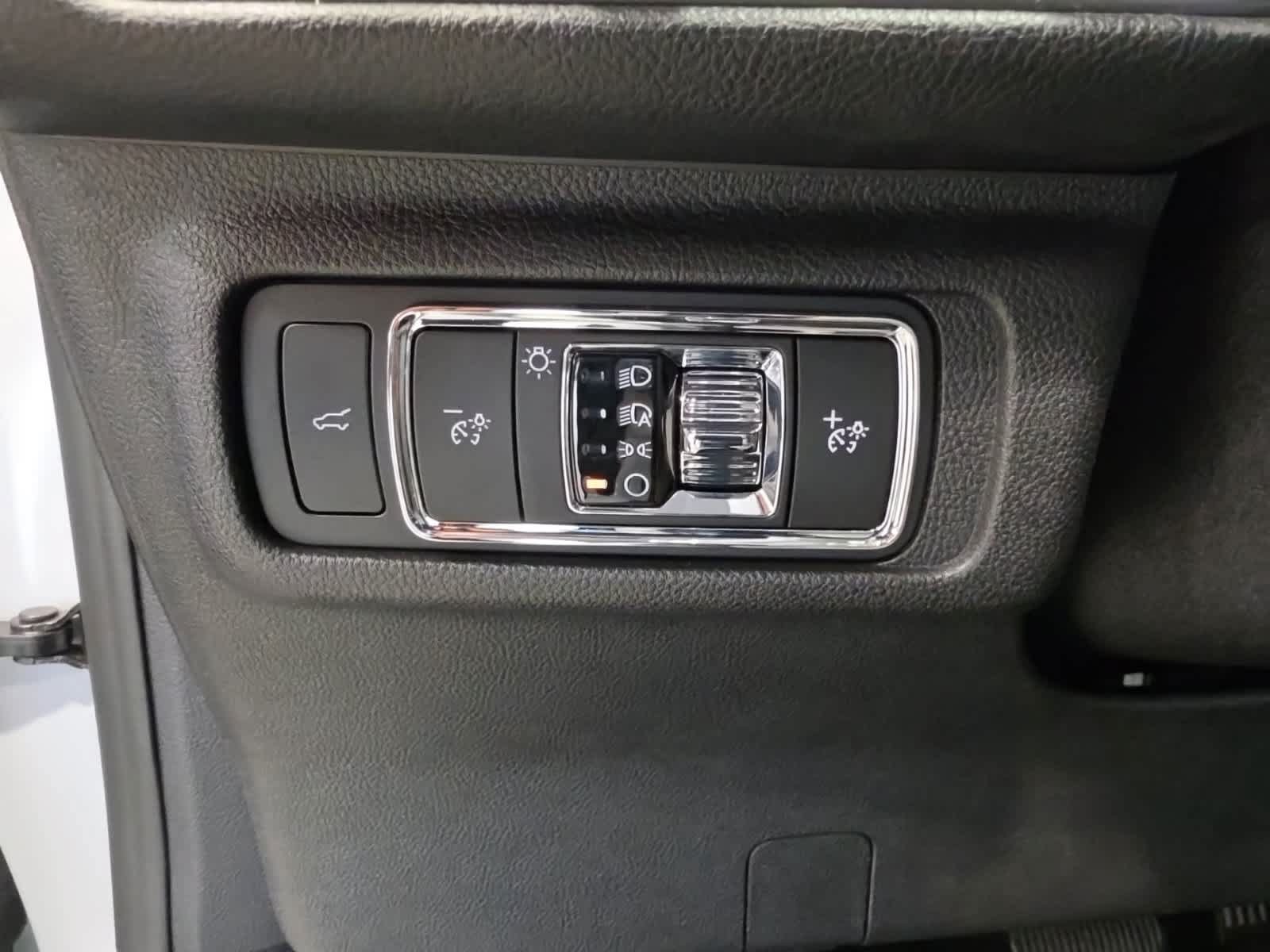 Used 2025 Lincoln Corsair AWD image 21