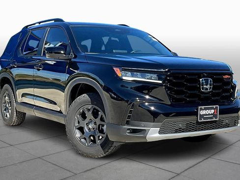 New 2025 Honda Pilot TrailSport image 2