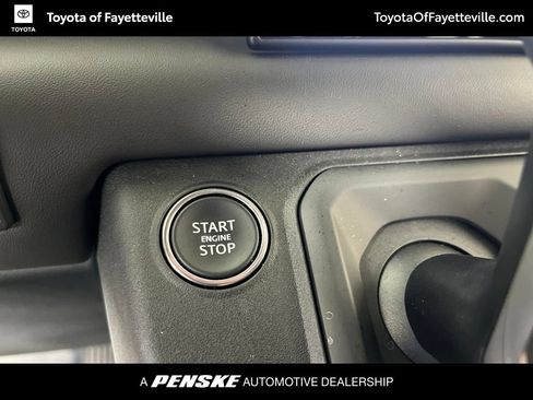 Used 2025 Land Rover Defender 130 X-Dynamic SE AWD/4WD image 31