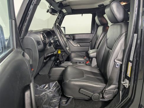 Used 2018 Jeep Wrangler Unlimited Sahara image 11