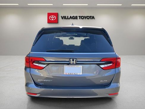 Used 2023 Honda Odyssey Elite image 4