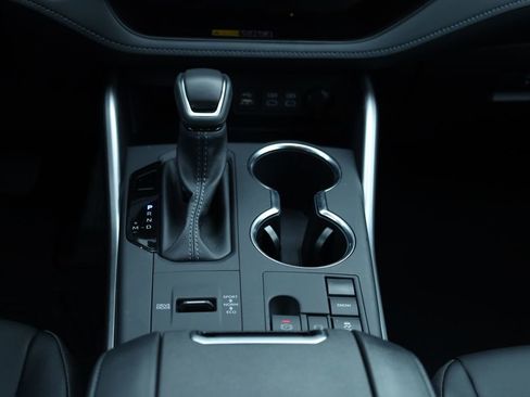 Used 2025 Toyota Highlander XLE image 25