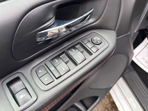 Used 2018 Dodge Grand Caravan GT image 32