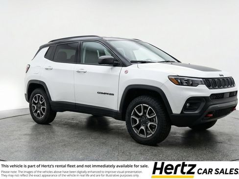 Used 2025 Jeep Compass Trailhawk AWD/4WD image 1