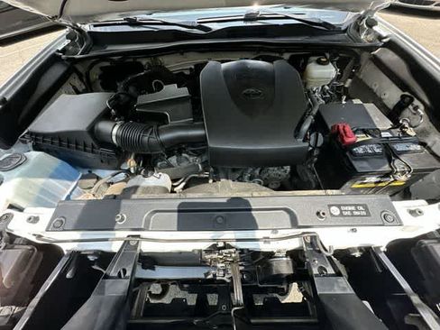 Used 2018 Toyota Tacoma TRD Off-Road AWD/4WD image 26