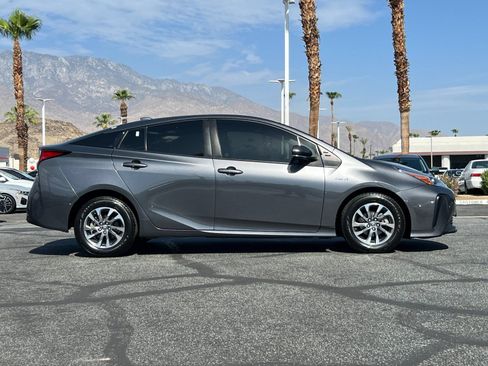 Used 2021 Toyota Prius Limited w/ Premium Convenience Package FWD image 2