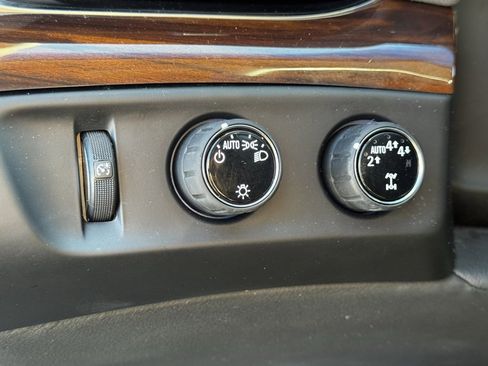 Used 2019 Cadillac Escalade Luxury w/ LPO, Radiant Package image 21