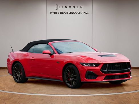 Used 2025 Ford Mustang GT Premium RWD image 3