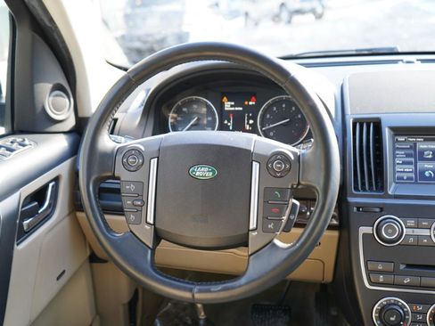 Used 2013 Land Rover LR2 image 65