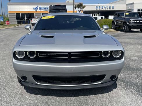 Used 2020 Dodge Challenger SXT RWD image 10