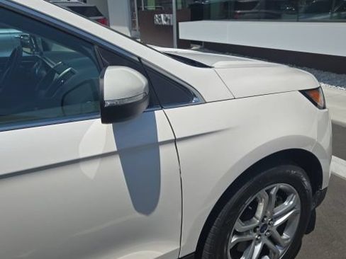Used 2017 Ford Edge Titanium w/ Technology Package FWD image 11