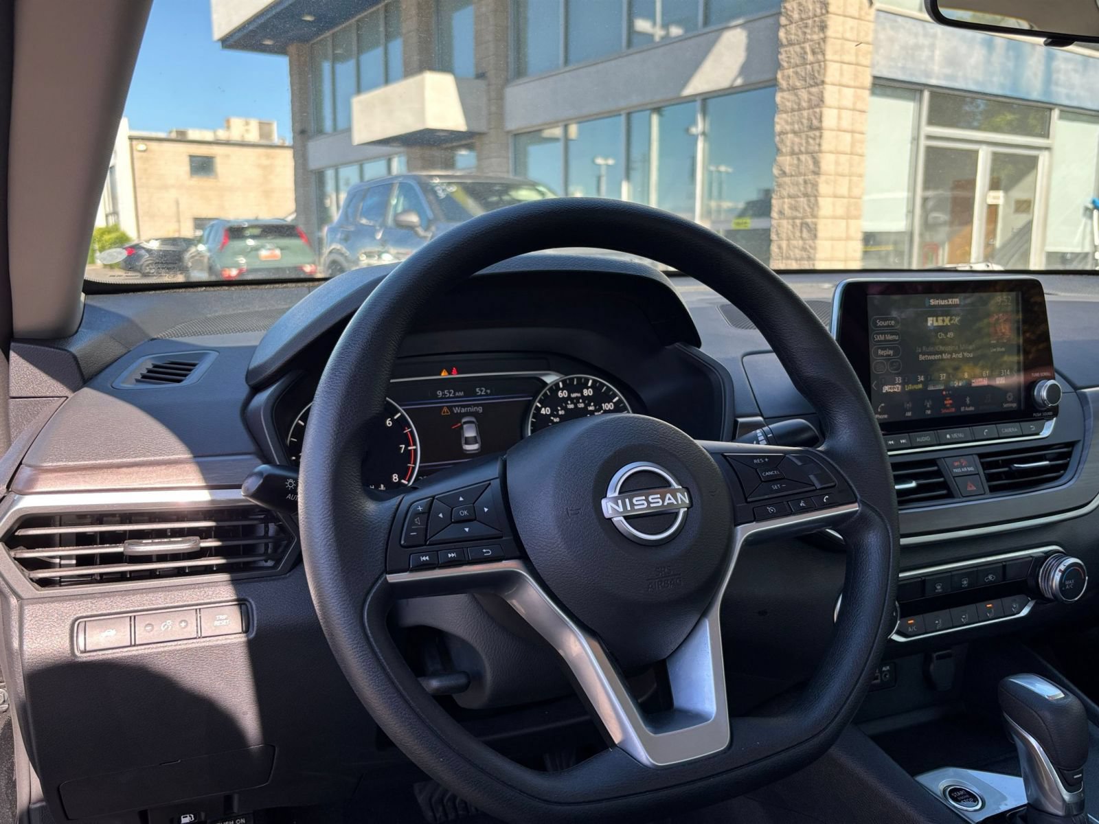 Used 2025 Nissan Altima 2.5 SV FWD image 34