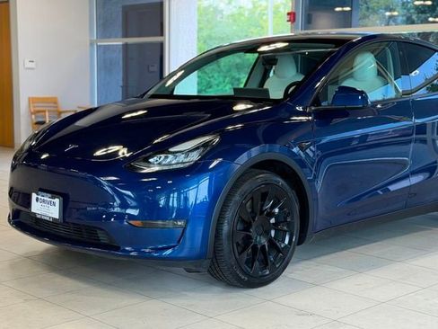 Used 2021 Tesla Model Y Long Range AWD/4WD image 3