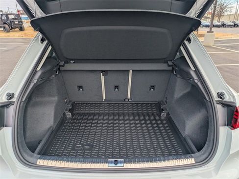 Used 2024 Audi Q3 2.0T Premium Plus image 13