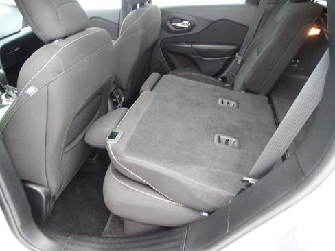 Used 2017 Jeep Cherokee Latitude w/ Comfort & Convenience Group image 35