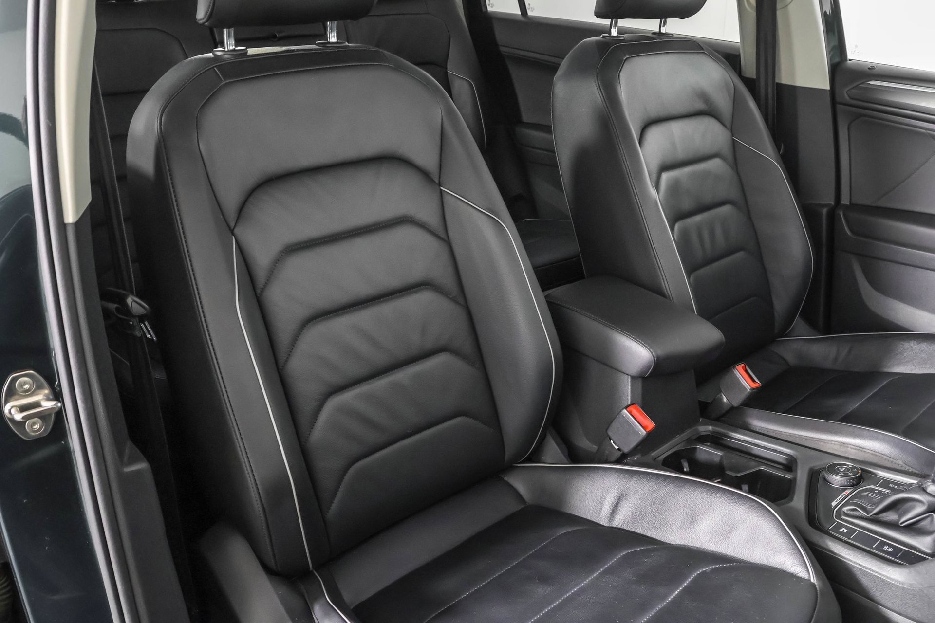 Used 2018 Volkswagen Tiguan SEL Premium AWD/4WD image 47