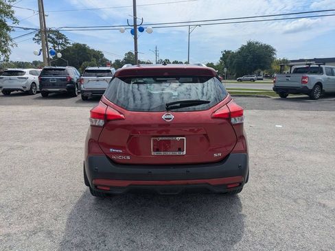 Used 2020 Nissan Kicks SR w/ SR Premium Package FWD image 4