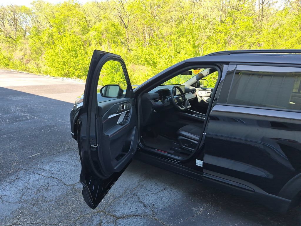 Used 2025 Ford Explorer ST w/ Sun And Sound Package AWD/4WD image 8