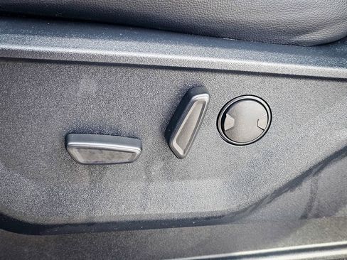 Used 2025 Ford F150 Lariat w/ Equipment Group 501A Mid image 16