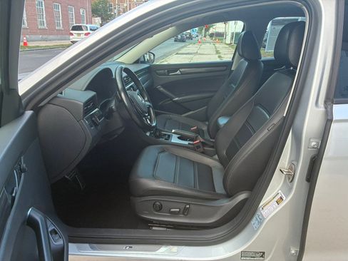 Used 2020 Volkswagen Passat 2.0T R-Line FWD image 16