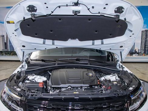 New 2026 Land Rover Range Rover Velar Dynamic SE image 5