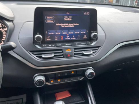 Used 2021 Nissan Altima 2.5 SV FWD image 3