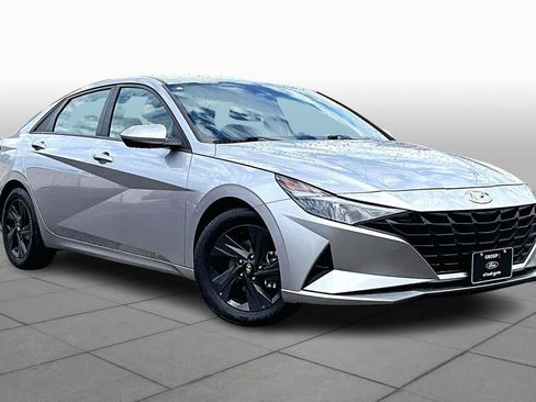 Used 2023 Hyundai Elantra SEL w/ Cargo Package image 3