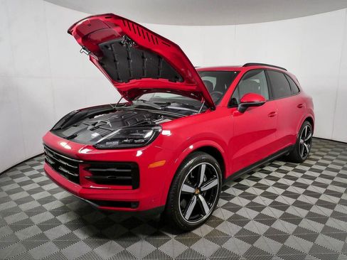 Certified 2024 Porsche Cayenne AWD/4WD image 36