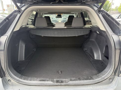 Used 2020 Toyota RAV4 XLE w/ Convenience Package FWD image 33