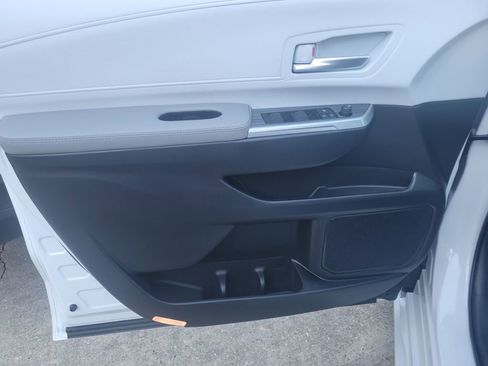 Used 2025 Toyota Sienna XLE image 12