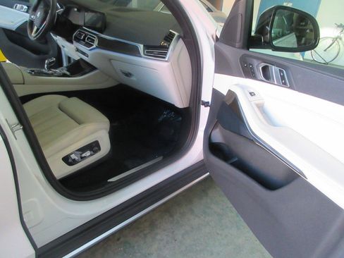 Used 2022 BMW X5 xDrive45e AWD/4WD image 25
