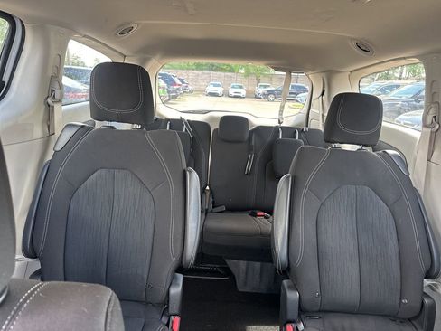 Used 2024 Chrysler Voyager LX image 16