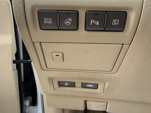 Used 2012 Lexus LS 460 w/ Comfort Pkg RWD image 11