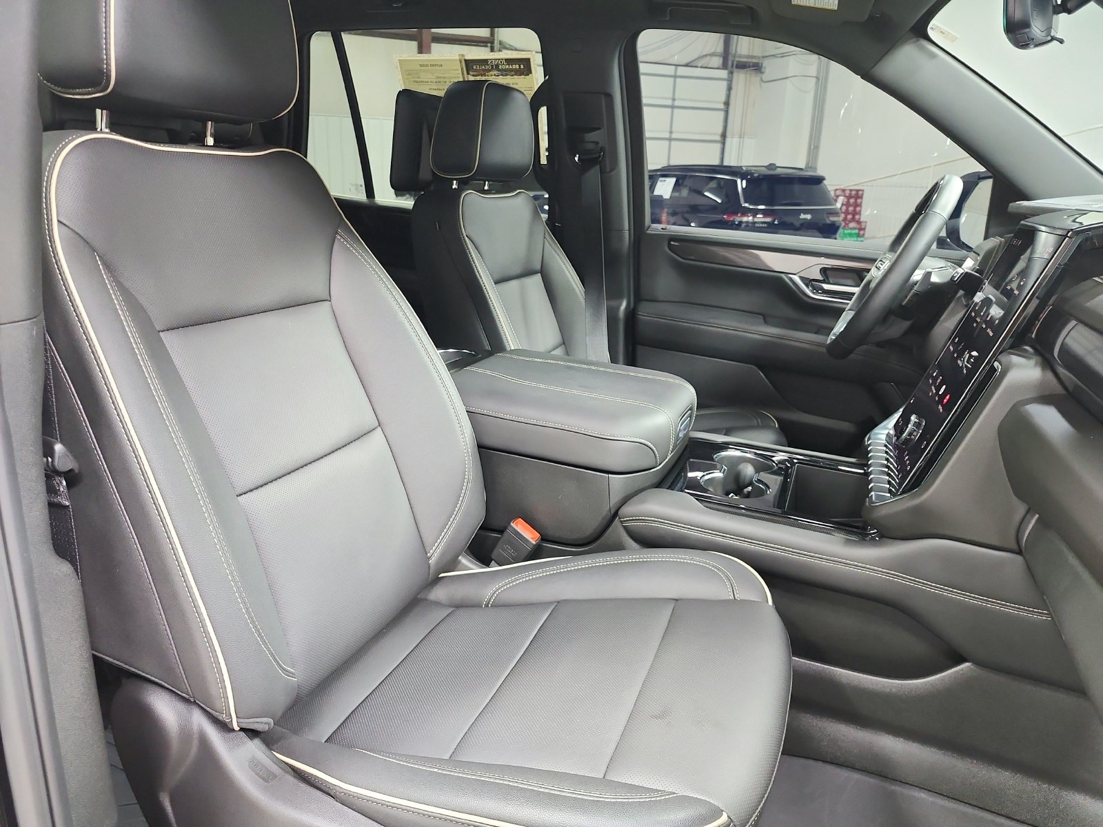 Used 2026 GMC Yukon Elevation w/ Elevation Premium Package AWD/4WD image 41