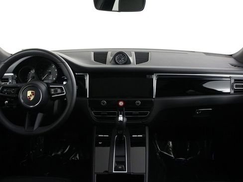 Certified 2026 Porsche Macan image 11