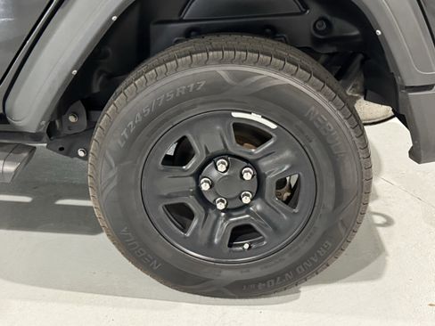 Used 2021 Jeep Wrangler Unlimited Sport image 39