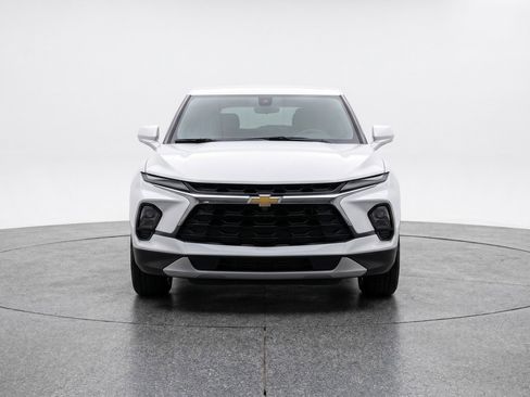 Used 2025 Chevrolet Blazer LT FWD image 2
