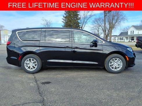 New 2026 Chrysler Pacifica Select FWD image 8