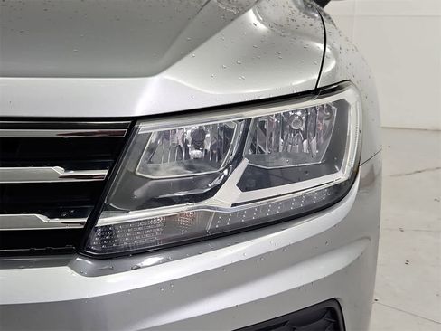 Used 2021 Volkswagen Tiguan SE image 10